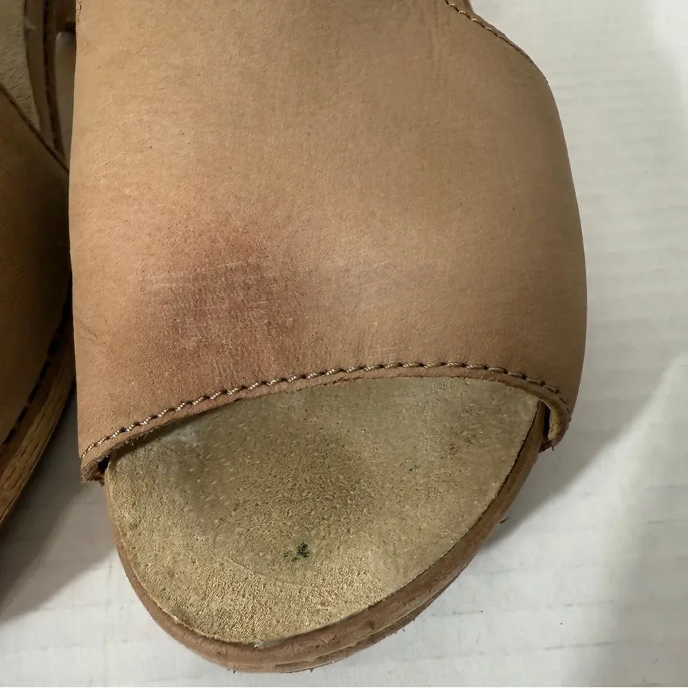 Dansko Womens Laverne Sand Milled Nubuck Suede Sandals Size 9.5-10‎